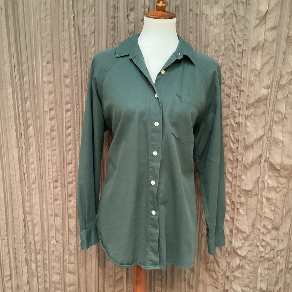 Universal Thread Button-Front Shirt, long shirttail, collar, front pocket, Med